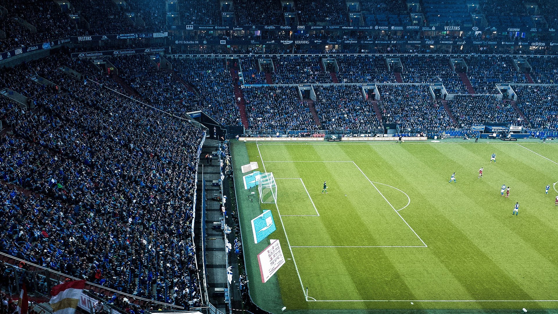 开云体育软件-_夜空焰火运动盛典：灯火闪耀中的速度狂欢_，夜空火球